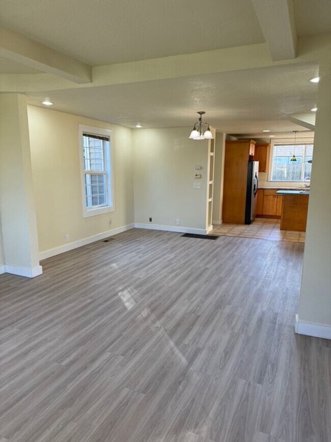 Photo - 600B00 Unit 4922