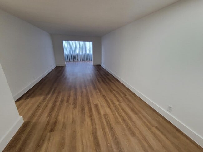 Photo - Landmark Towers