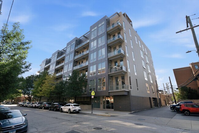 Building Photo - 122 S Aberdeen St Unit 2N
