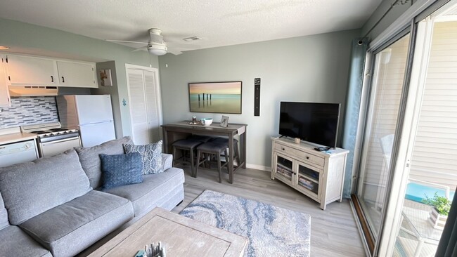 Nicely furnished 1 bedroom/1 bath 2nd floo... - Nicely furnished 1 bedroom/1 bath 2nd floo... Condo