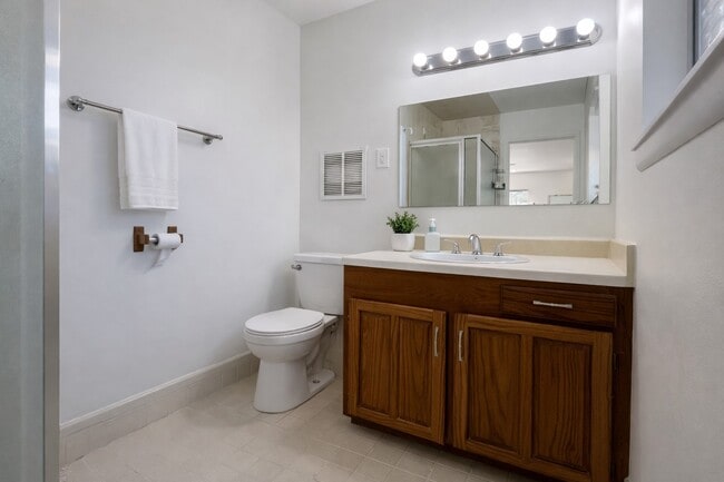 Photo - 1220 Kelving Way