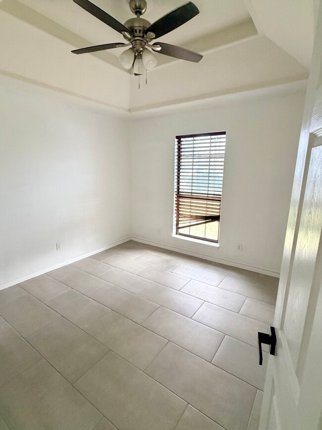 Photo - 1707 Crown Pointe Blvd