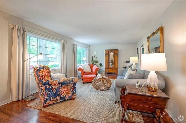 Building Photo - Stunning 5 Bedroom House in Overland Park