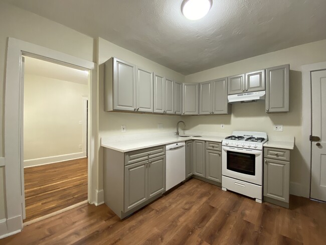 Building Photo - 17 Lakeville Rd Unit 1 Rental