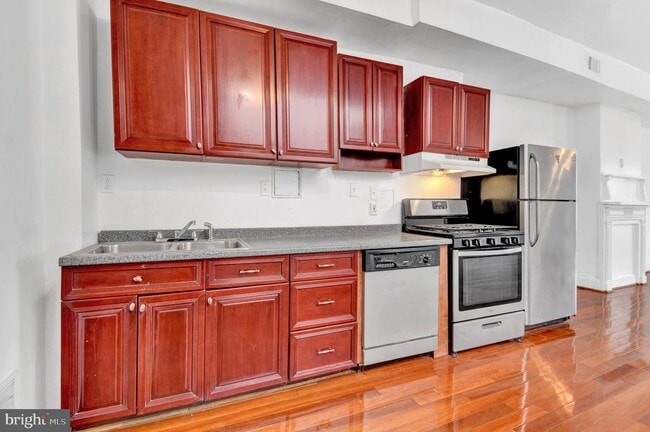 Photo - 1852 5th St NW