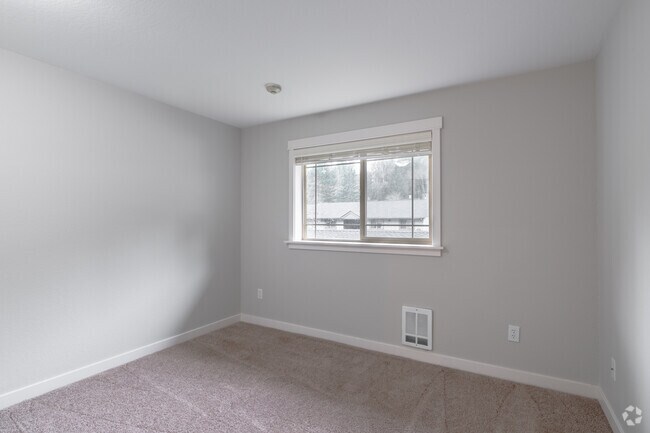 2BR, 2BA - 979SF - Second Bedroom