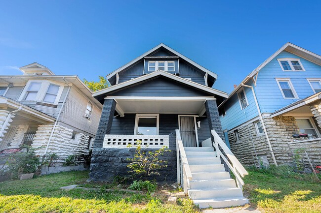 Building Photo - 5 Bedroom Home Near Central Park and Centr...