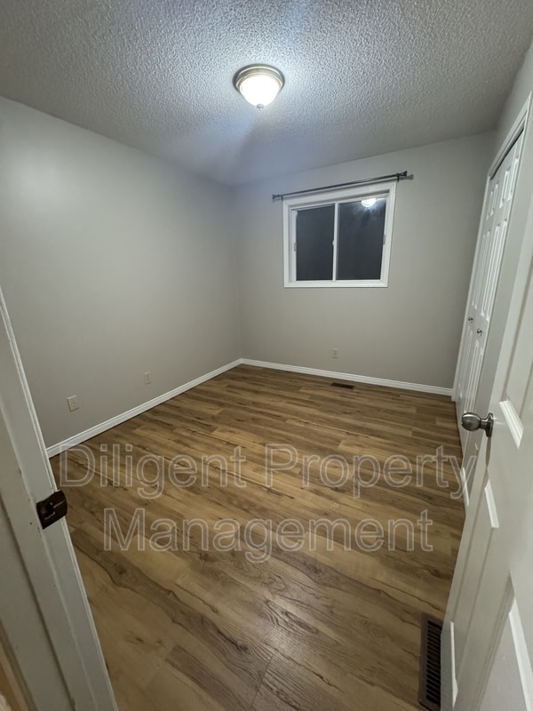 Building Photo - 641 Fortye Dr