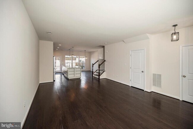 Photo - 208 Freesia Ln