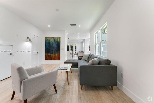 Building Photo - 3125 Paola Dr Rental