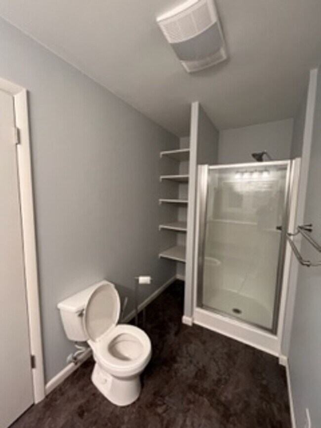 Photo - Single Family 2 bedroom 2 bath in LeClaire House