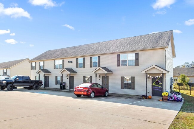 Building Photo - 1816 Beckett Dr Unit B