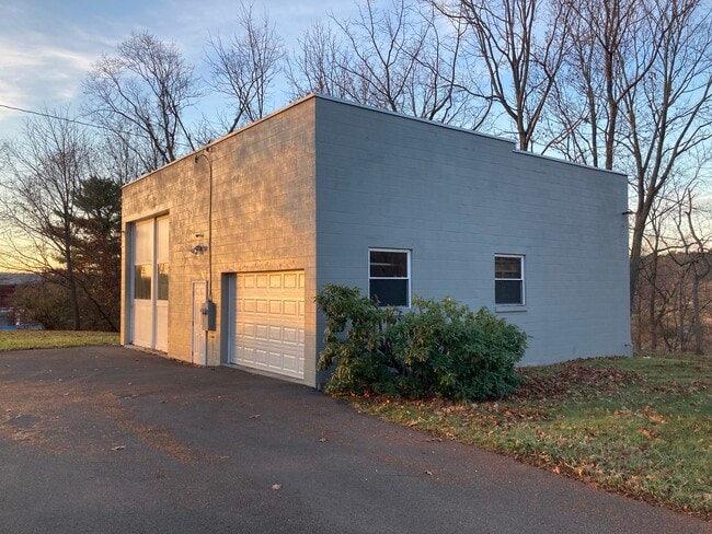 Photo - 203 Oakvale Rd