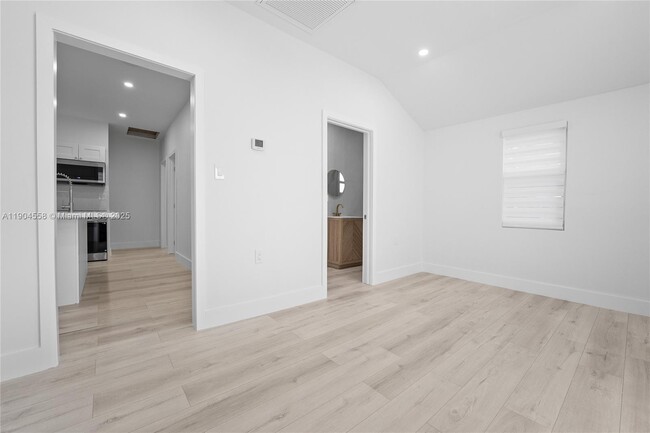 Photo - 129 SW 9th Ave Unit 1