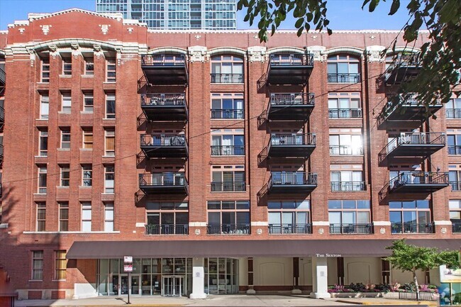 Building Photo - 360 W Illinois St Unit #10C Rental