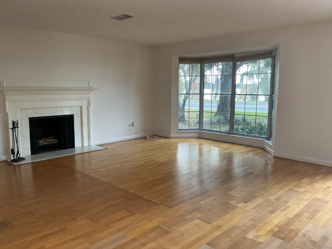 Photo - Lake Hollingsworth Area 3/2 – Updated & Move-In Ready
