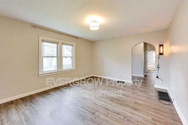 Photo - 1510 N Gladstone Ave