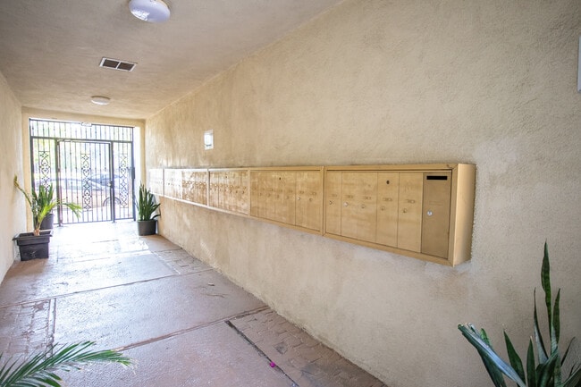 Tujunga Apartments