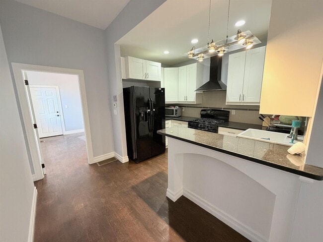 Photo - 8 Cross St E Unit #2