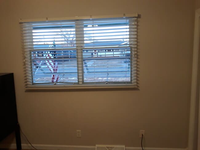 Photo - 2550 Wyoming Ave Unidad Upstairs