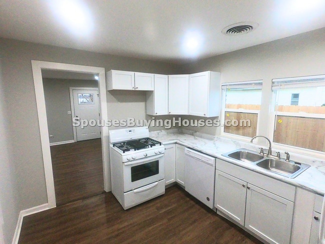 Photo - 717-719 W 4th St