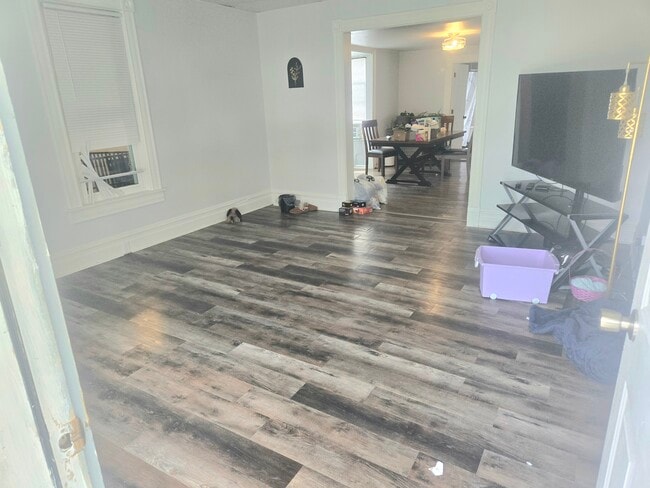 Sitting Room - 309 2nd Ave