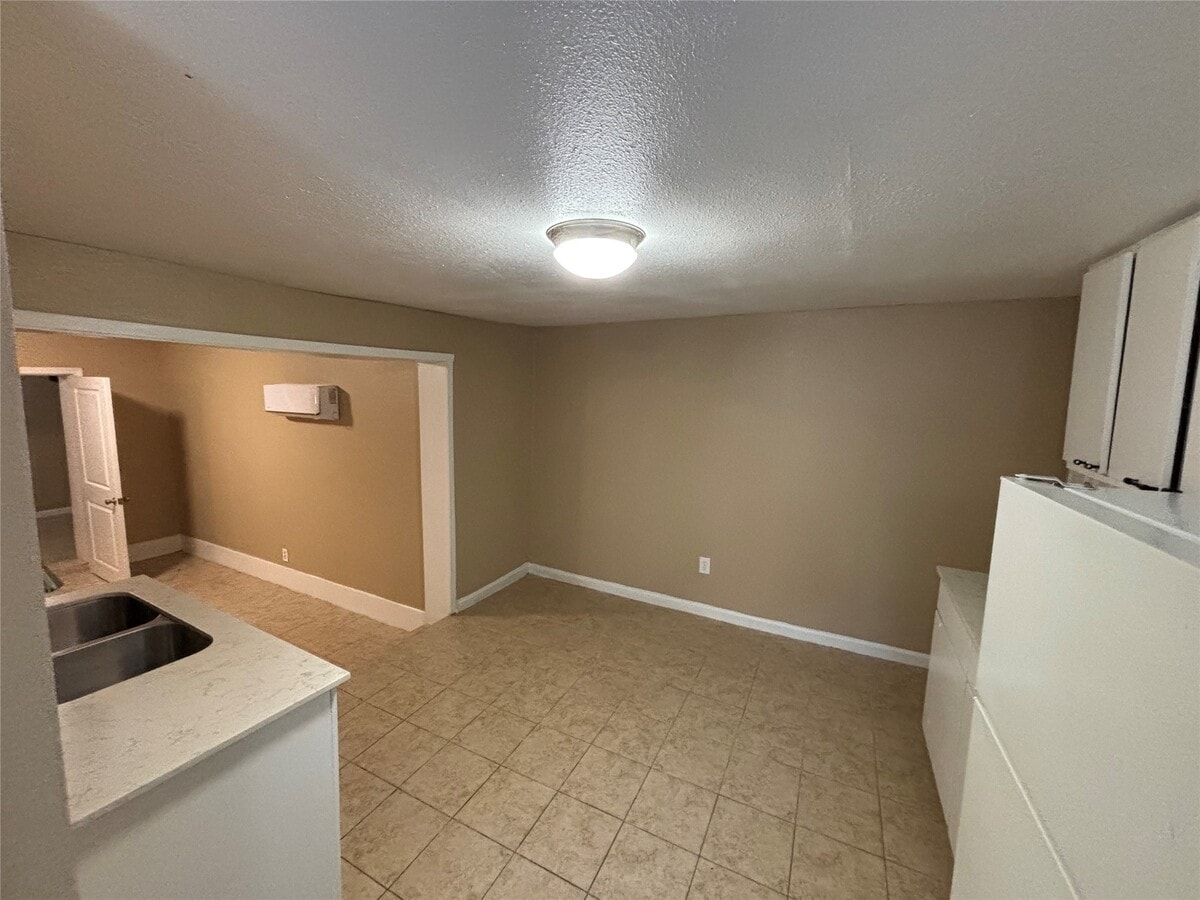 Photo - 7314 Navigation Blvd Unit B