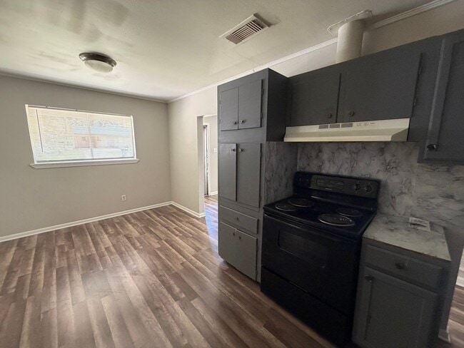 Photo - 9442 Normandie Dr