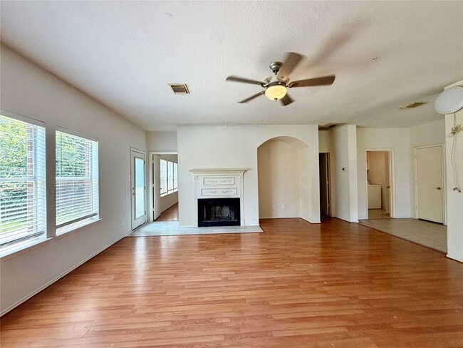 Photo - 2305 Ames St