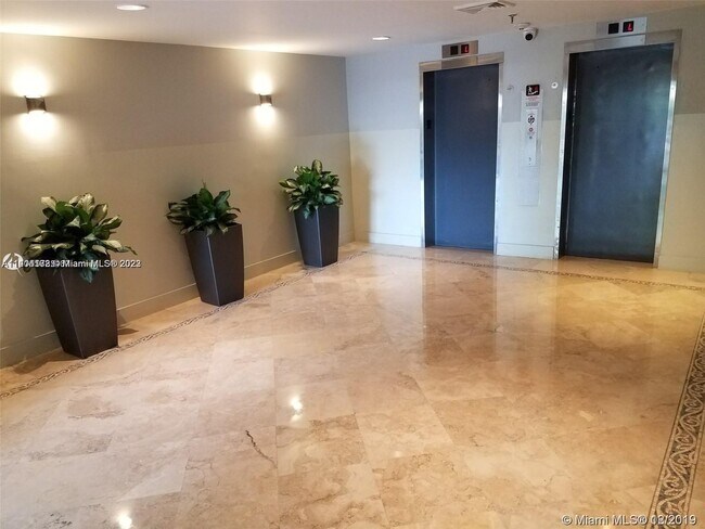 Photo - 1610 Lenox Ave Unidad 410