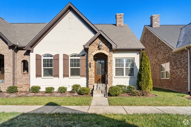Building Photo - 2 Bed, 3 Bath Home w/ 2 Car Garage