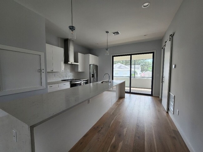 Photo - Beautiful 3-Bed, 3.5-Bath Townhome in Tamp...