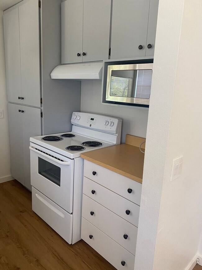 Photo - **Newly Remodeled and Updated 2 Bedroom/ 1...