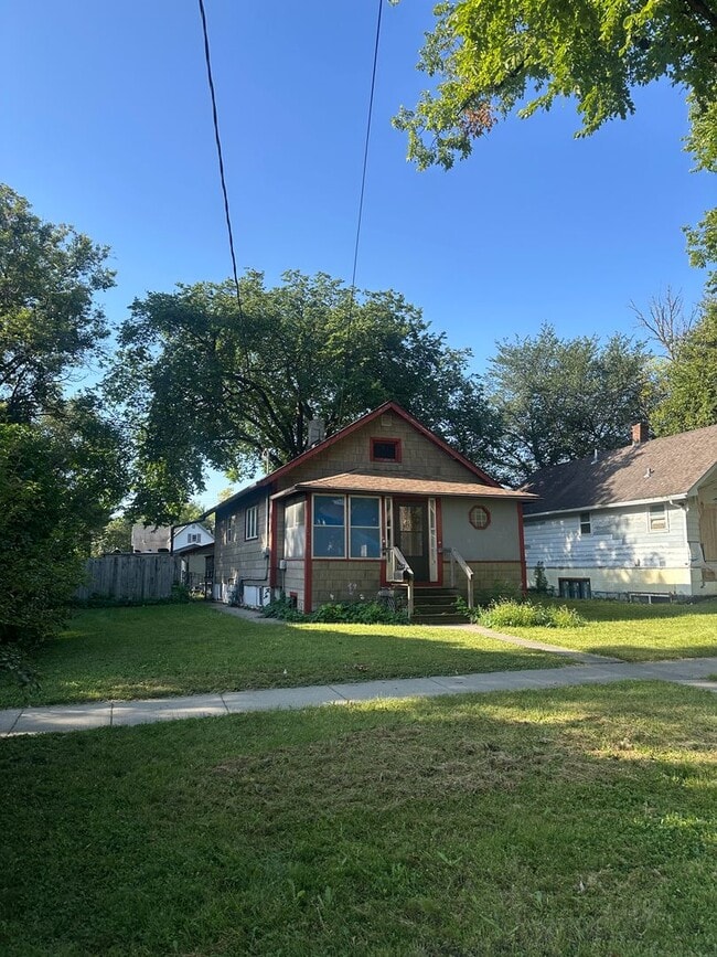Building Photo - RENOVATED 2 BEDROOM HOME  -  PETS WELCOME ...