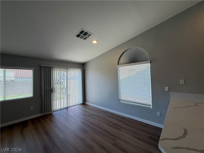 Photo - 2139 Meadow Green Ave