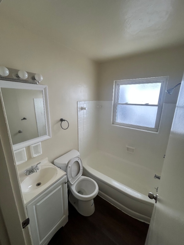 Photo - 2616 Newport Ave Unidad 6