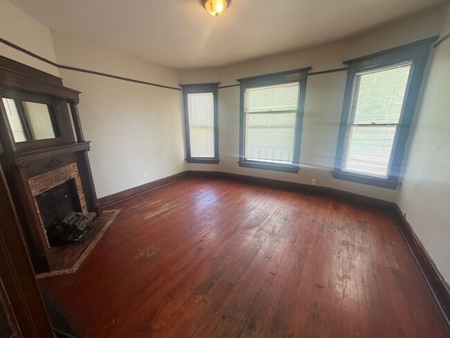 Building Photo - 2355 N Hubbard St Unit 2355 N Hubbard St