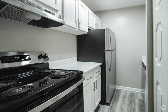 1BR, 1BA - 610SF - Kitchen