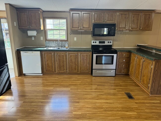 Photo - 3 Bedroom 2 Bathroom Mobile Home located in Rogersville, TN
