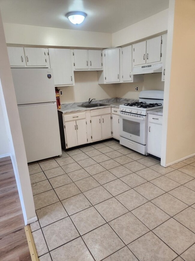 Photo - 4320HOWELL UNIT A &amp; B Unit B