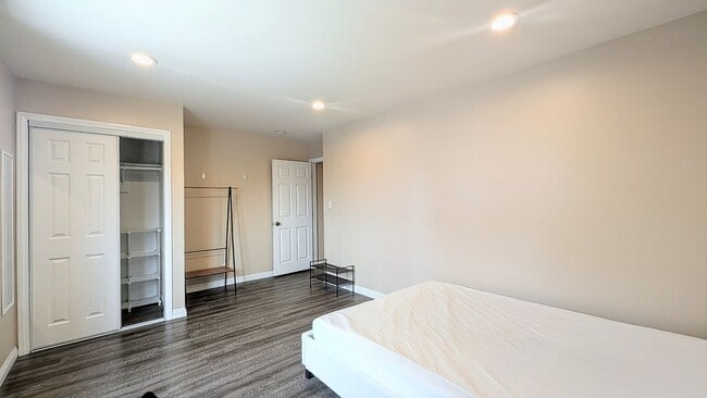 Photo - 1299 W 37th Dr Unidad 2