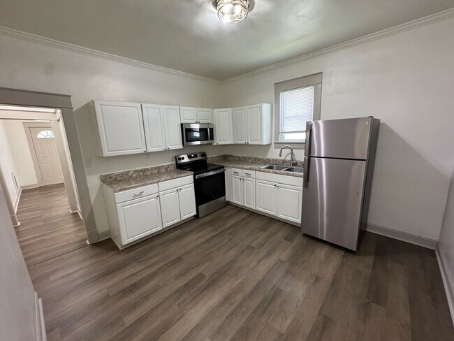 Photo - Charming 1BR Apartment in Bristol, TN - Cozy Living Awaits! Unidad 419 Carolina Ave 1