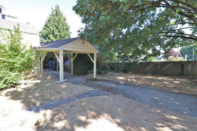 Photo - 2 Bedroom 1 Bathroom House in Wedgwood!