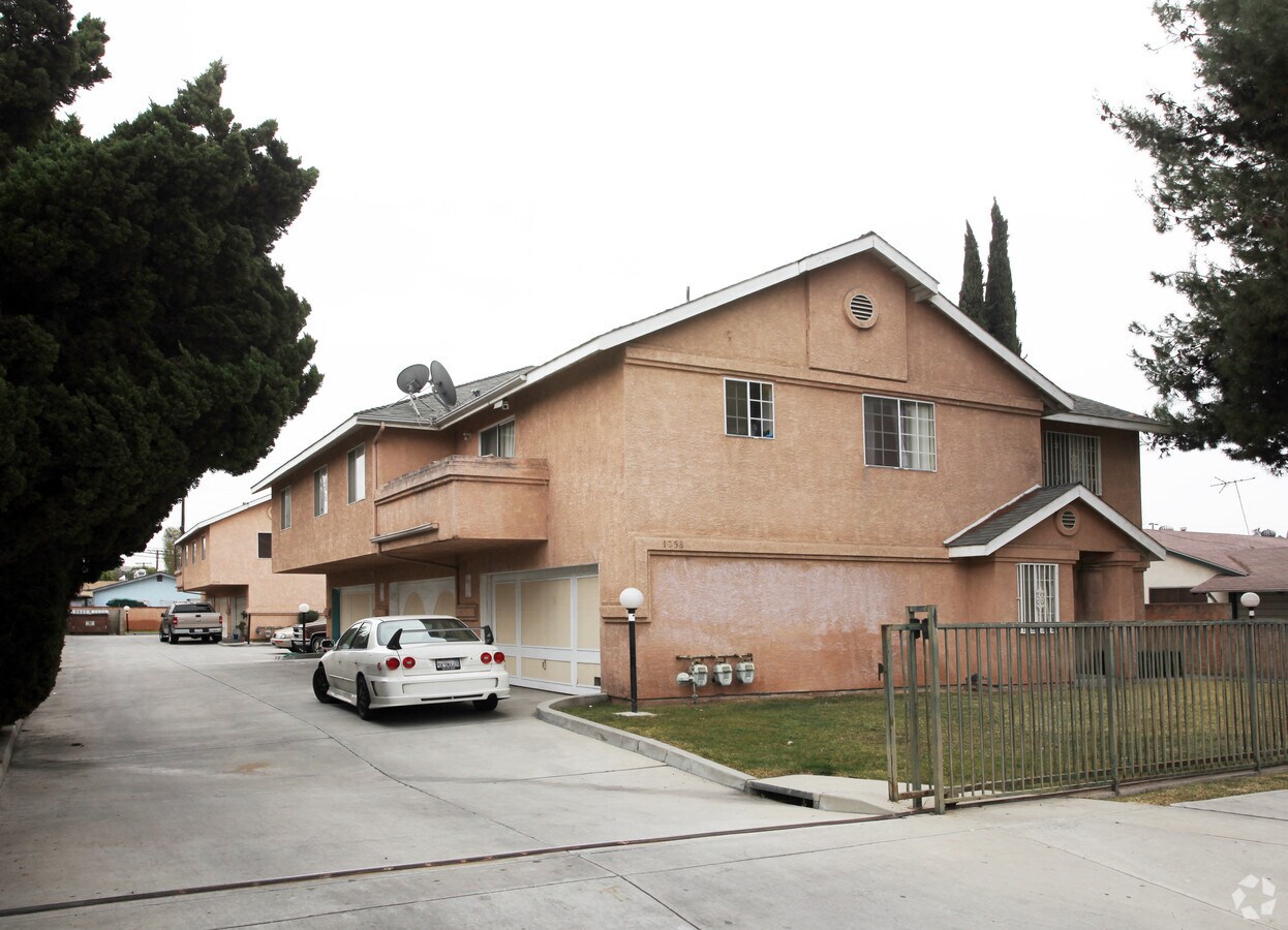 Photo - 1056-1058 Larimore Ave Apartments