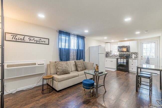 Building Photo - 207 W Hermine Blvd