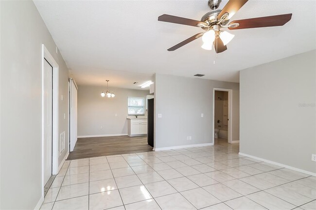 Photo - 425 Danube Way