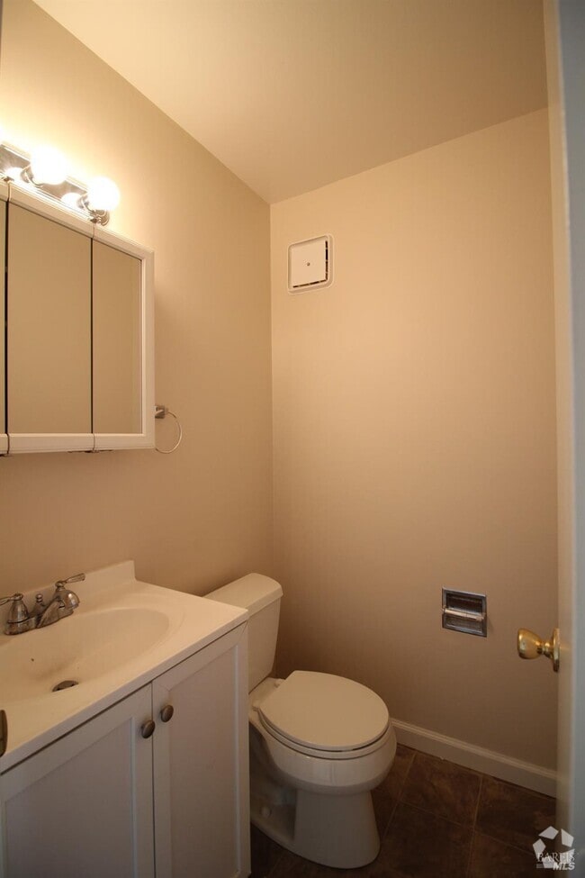 Building Photo - 1216 Dana Dr Unit D Rental