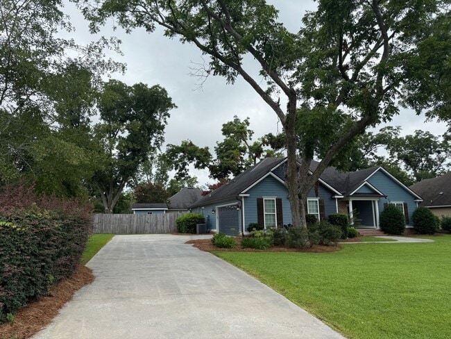 Building Photo - Spacious 4 bed 3 bath Home in Grove Point!