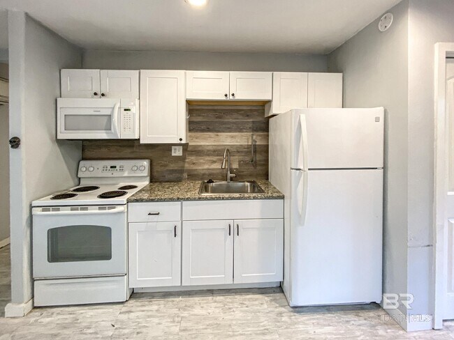 Photo - 335 E Canal Dr