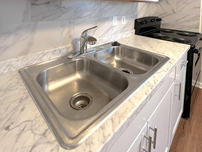 Photo - Room in Apartment on Gresham Park Dr